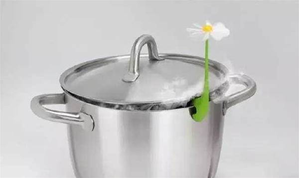 Có nhiều dầu dính trên nắp nồi cũng đừng lau bằng giẻ, dạy bạn 3 mẹo này, nắp nồi sẽ sạch bong trong vài phút-1