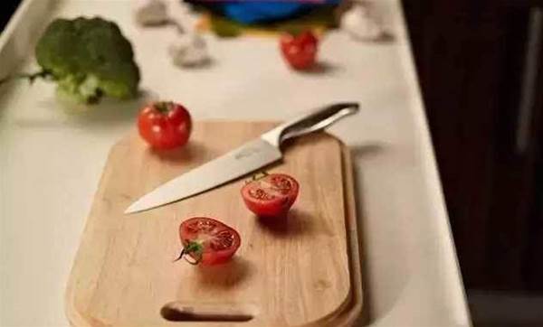 Có nhiều dầu dính trên nắp nồi cũng đừng lau bằng giẻ, dạy bạn 3 mẹo này, nắp nồi sẽ sạch bong trong vài phút-3