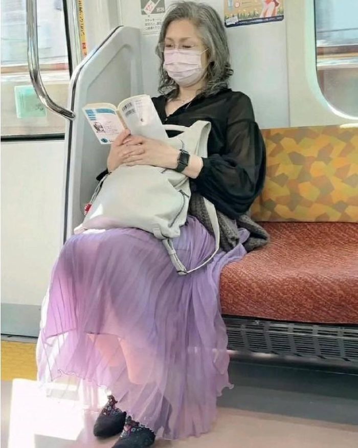 Cụ bà U70 khí chất ngút ngàn, Gen Z chạy theo không kịp-1