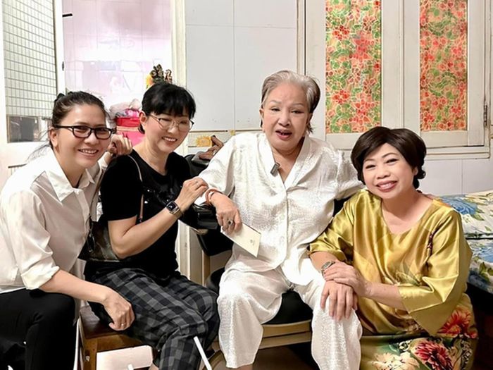 Chân dung nghệ sĩ Hồng Nga kêu cứu vì bị Youtuber quấy nhiễu-10