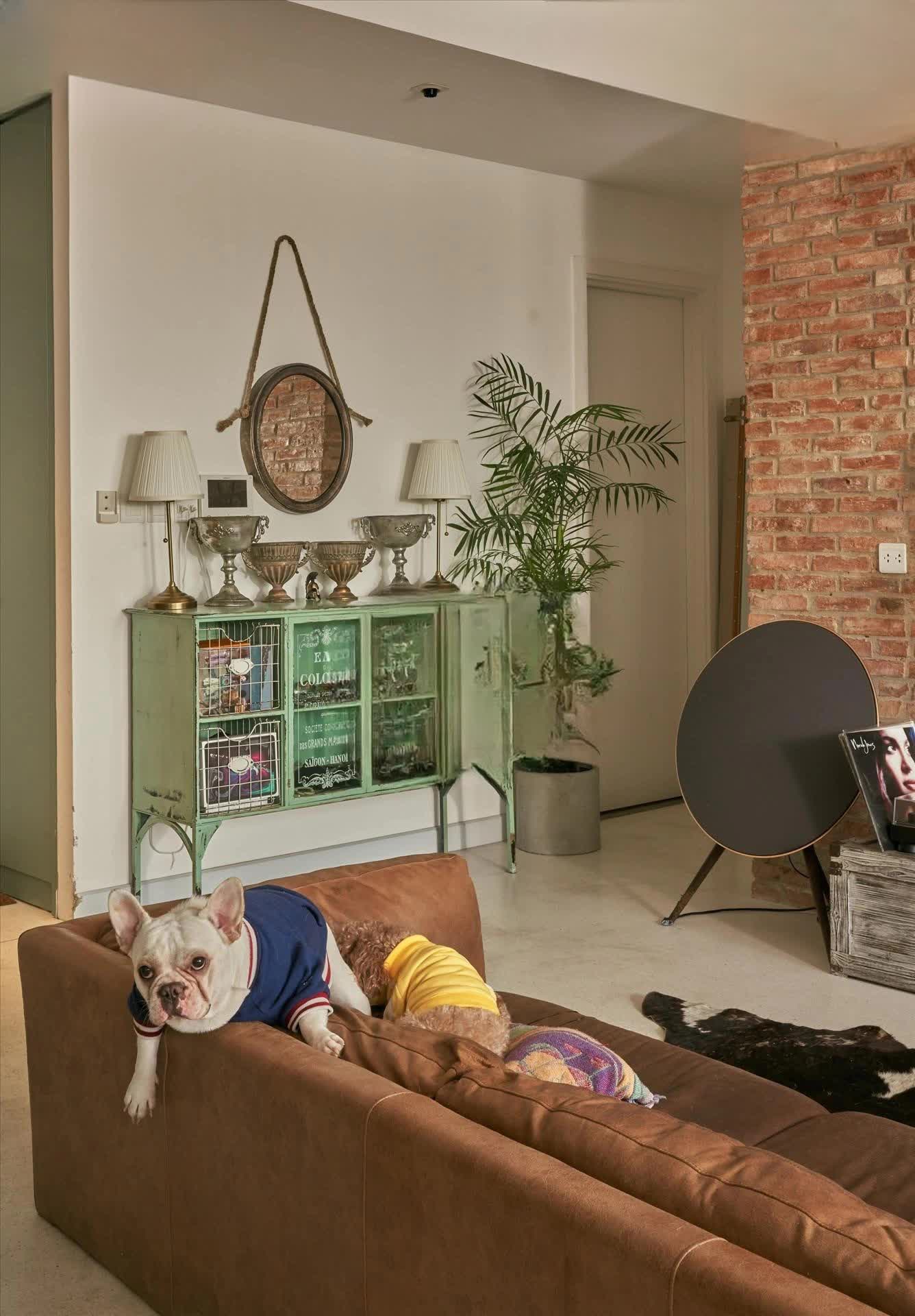 Căn hộ style vintage của Châu Bùi: Có ban công siêu rộng, nội thất chưa đến 200 triệu-3