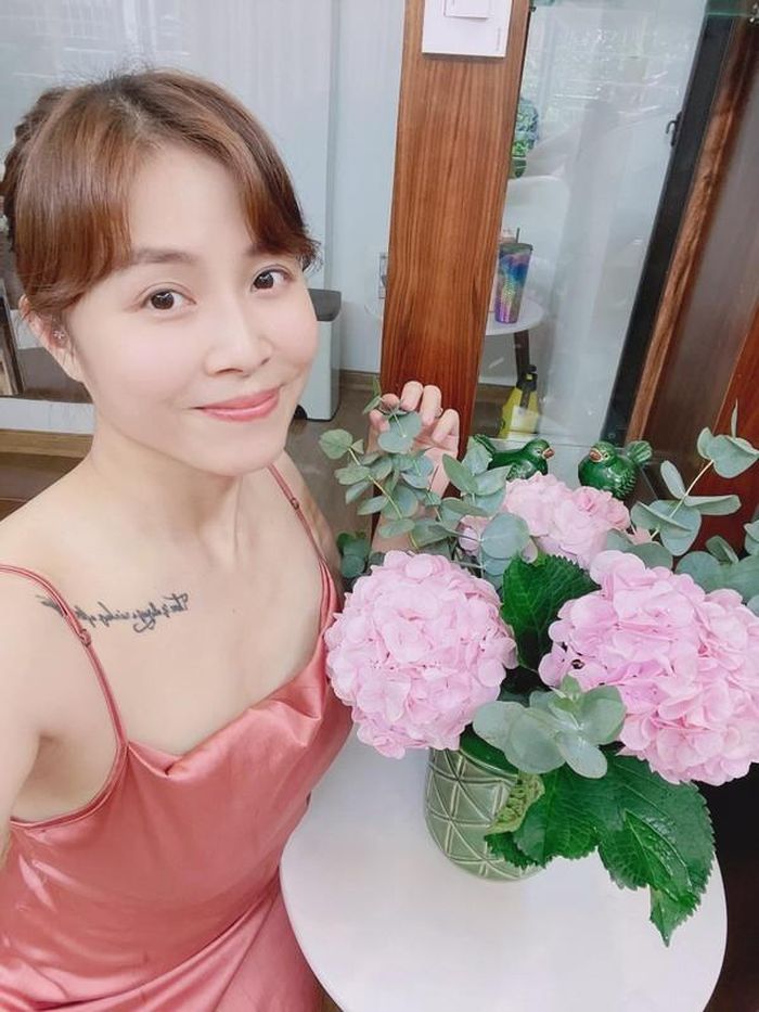 Mang thai lần 3, MC Hoàng Linh đã khoe hình xăm mới-9