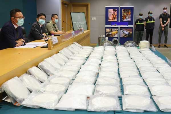 Người vợ bị chồng bỏ vì bất ngờ mọc râu-3