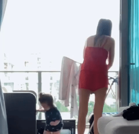 Hoàng Oanh chia sẻ khoảnh khắc tất bật chăm con 1 mình ở Singapore trước khi ly hôn-1