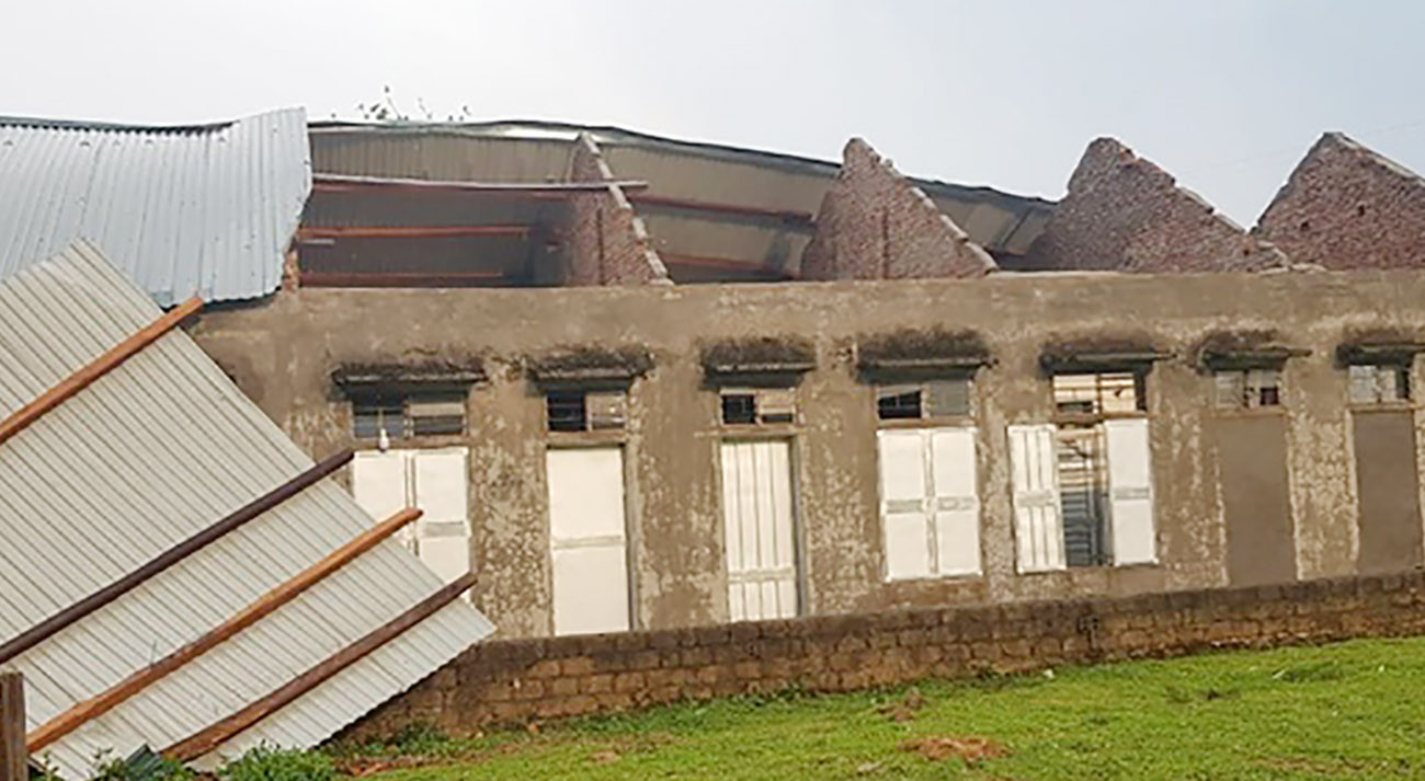 Lốc xoáy kèm mưa đá tiếp diễn ở huyện miền núi Nghệ An-2