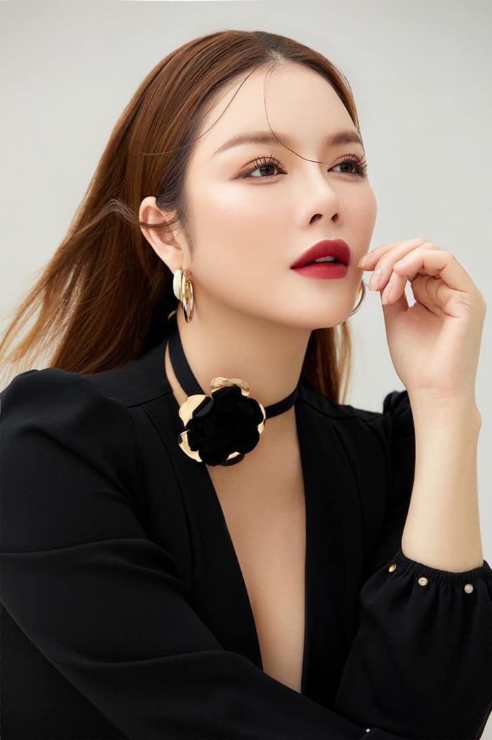 Lý Nhã Kỳ làm đại gia kim cương: Sáng chỉ ăn bắp luộc, khoai lang-1