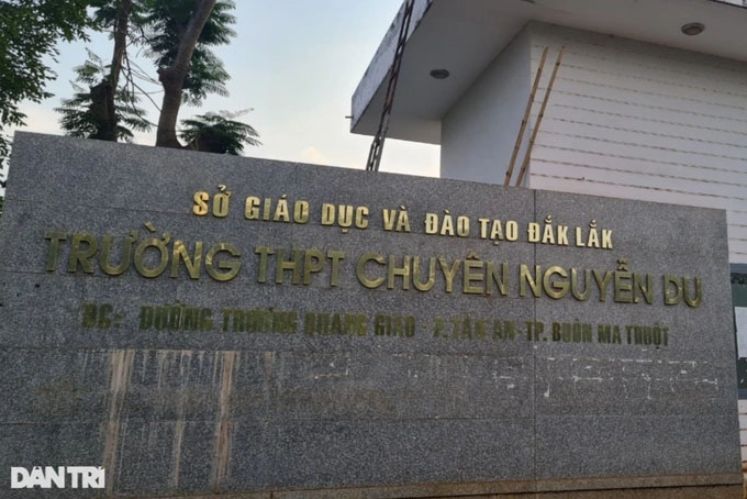 Xử lý thế nào với người tung clip nhạy cảm của 2 học sinh trường chuyên?-1