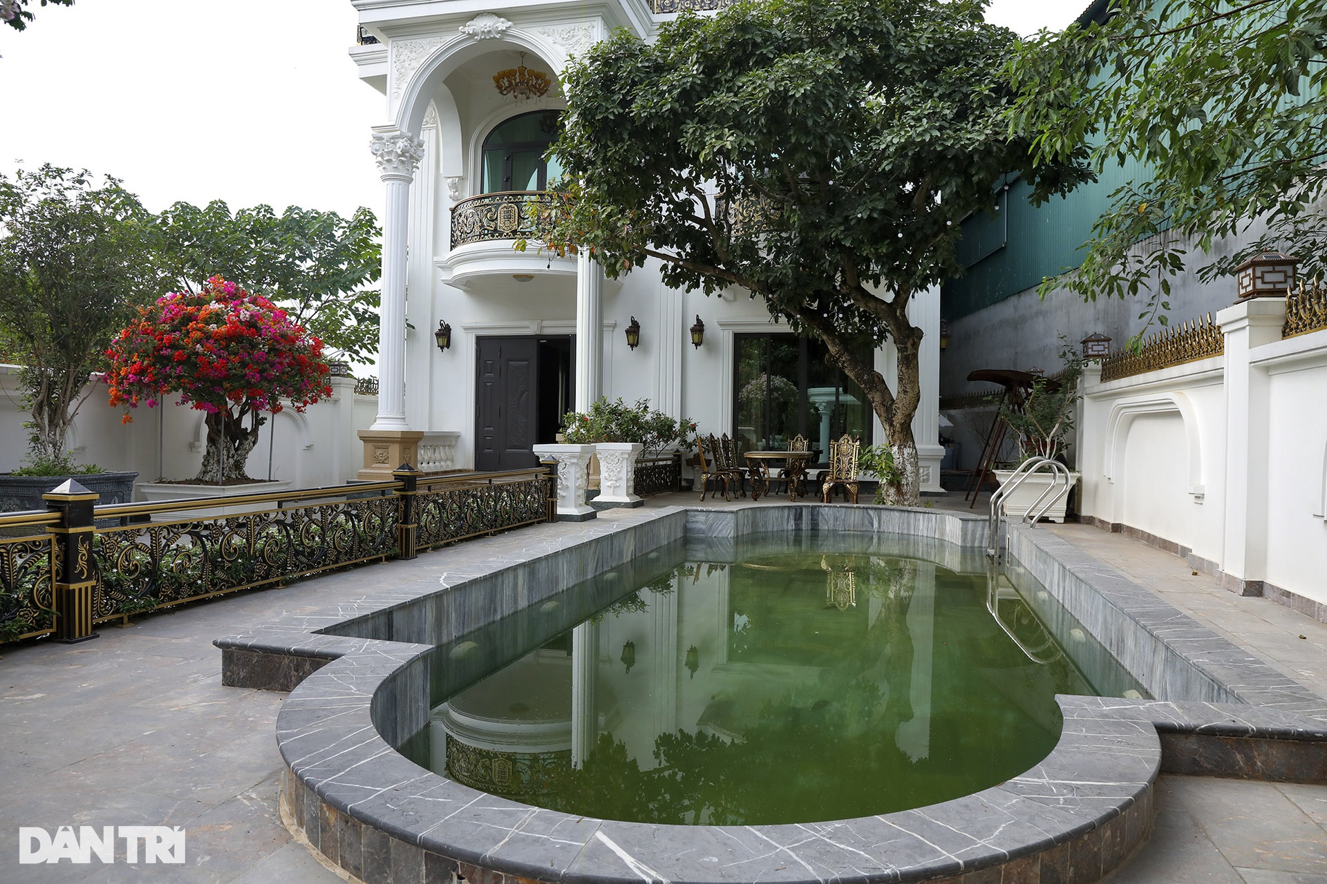 Biệt thự nhà vườn như lâu đài của Đại gia chân đất Quang Tèo thay đổi chóng mặt, đẹp ngỡ ngàng sau nhiều lần tu sửa-11
