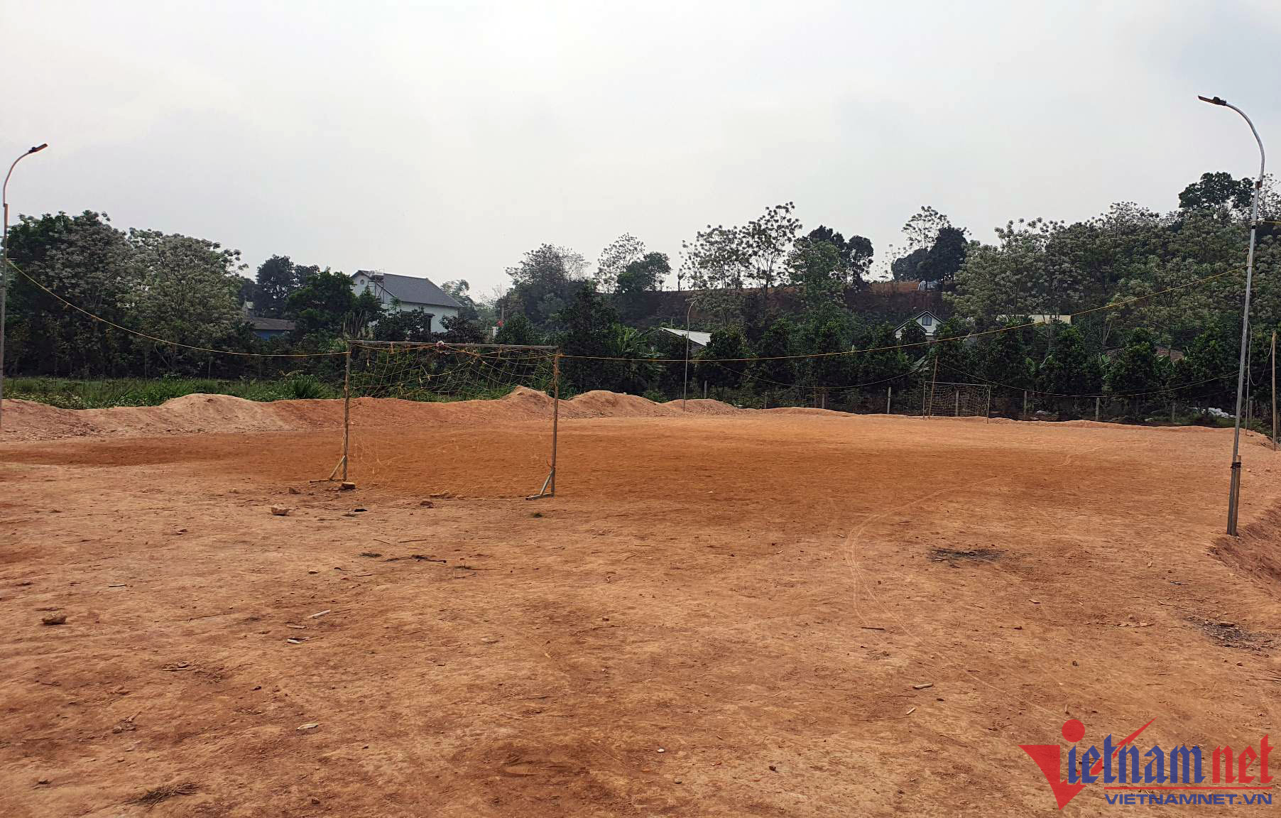 Nguyên nhân người đàn ông đánh liên tiếp vào đầu bé trai bạch tạng-1