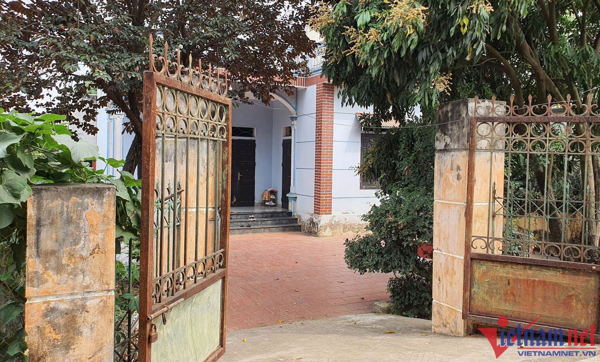 Nguyên nhân người đàn ông đánh liên tiếp vào đầu bé trai bạch tạng-5