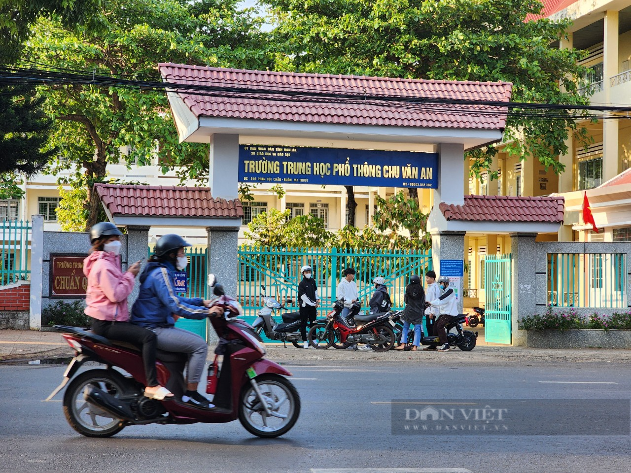 Nguyên phó hiệu trưởng bị phản ánh dùng từ ngữ phản cảm bình luận trên Facebook nói gì?-1