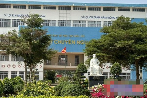 NÓNG: Bắt quả tang nhiều golfer đánh bạc tiền tỉ trong khách sạn-1