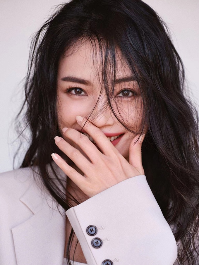 Sắc vóc quyến rũ và cuộc sống an yên của Thư Kỳ ở tuổi 47-8