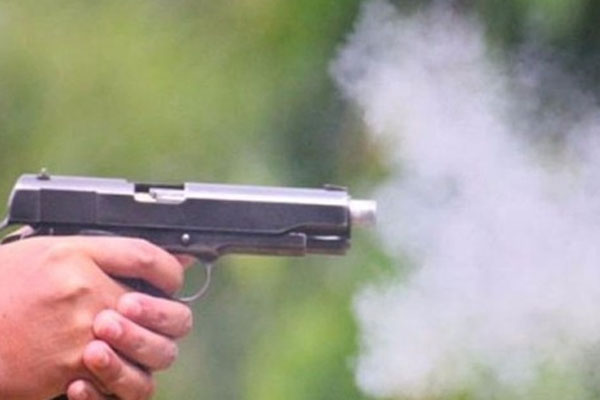 Con trai dùng súng dẫn đến tử vong khi đang nhậu, gia đình nghi là án mạng-2