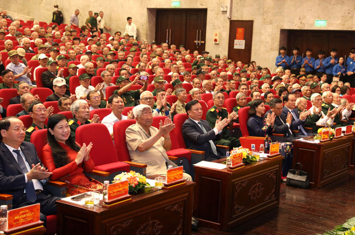 Gặp mặt 552 chiến sĩ cách mạng nhân kỷ niệm 50 năm chiến thắng trở về”-2