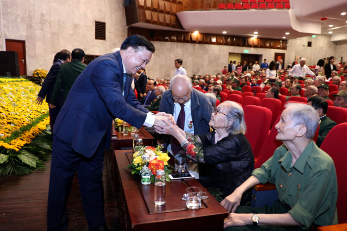 Gặp mặt 552 chiến sĩ cách mạng nhân kỷ niệm 50 năm chiến thắng trở về”-3