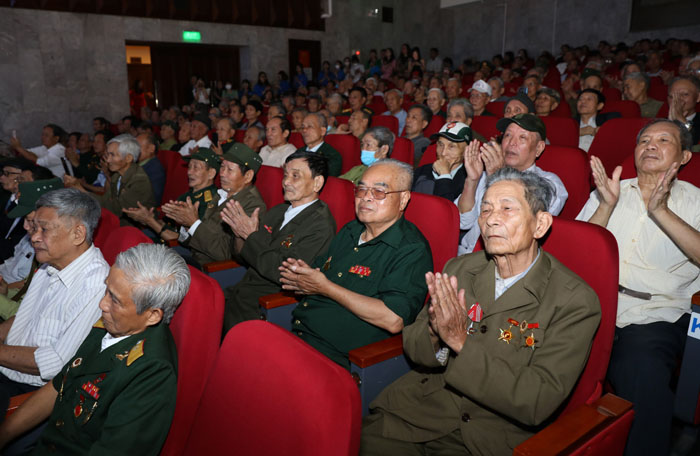Gặp mặt 552 chiến sĩ cách mạng nhân kỷ niệm 50 năm chiến thắng trở về”-6