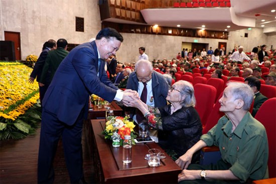 Gặp mặt 552 chiến sĩ cách mạng nhân kỷ niệm 50 năm “chiến thắng trở về”
