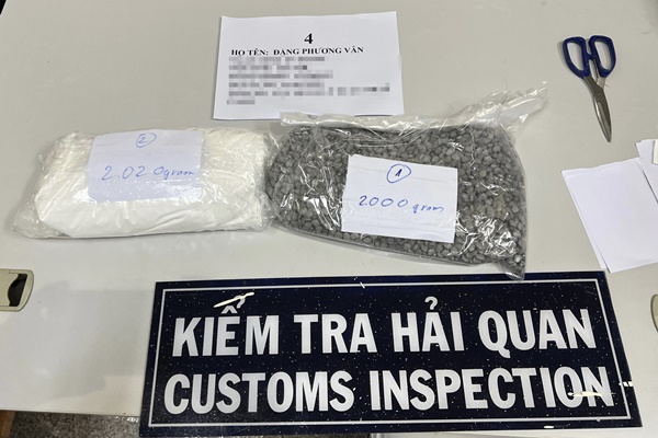 4 nữ tiếp viên xách ma túy được trả tự do khi nào đi làm trở lại?-2