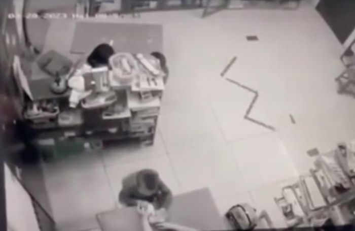 Cô giáo tát liên tiếp vào đầu trẻ chậm phát triển-1