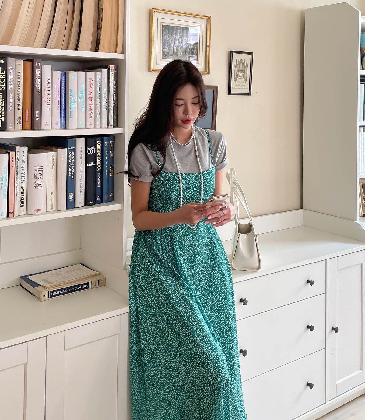 4 kiểu váy mùa hè hack tuổi, chị em nên sắm để mặc đẹp hơn-1