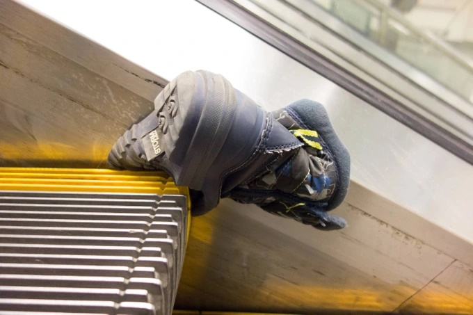 Bạn có biết: Phần lông bàn chải ở cạnh bậc thang cuốn có chức năng gì?-2