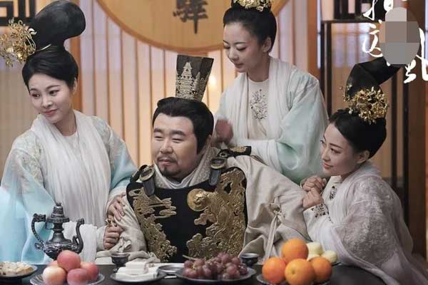 Hoàng đế Trung Hoa duy nhất mượn người sinh con trai nối dõi-1