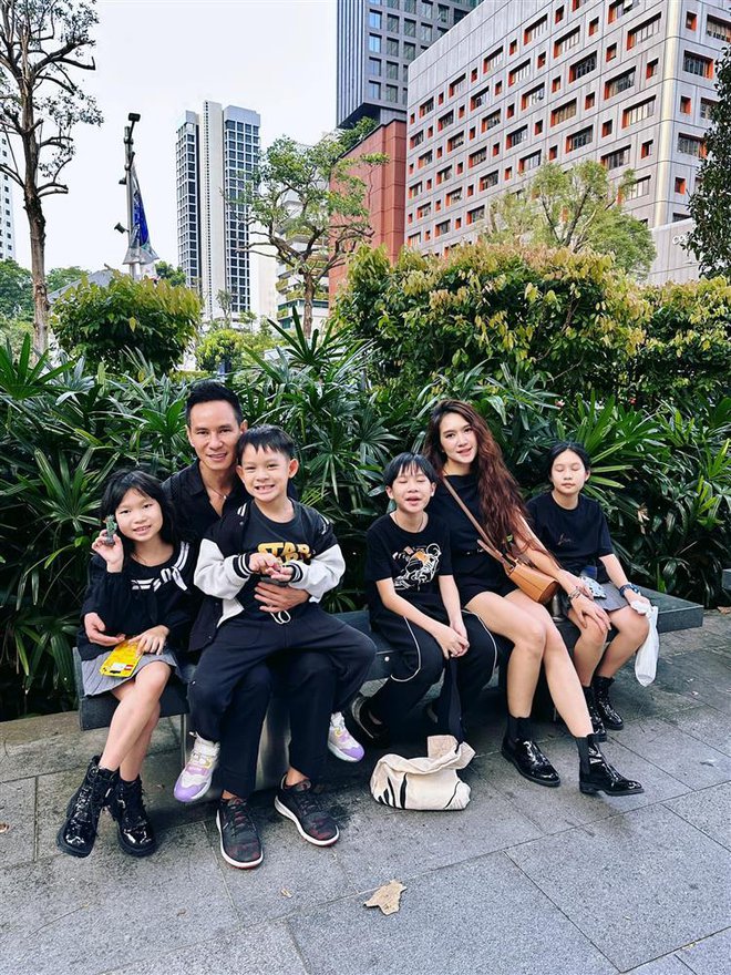 Vợ Lý Hải qua 4 lần sinh nở vẫn đẹp, có gu thời trang sành điệu vạn người mê-1