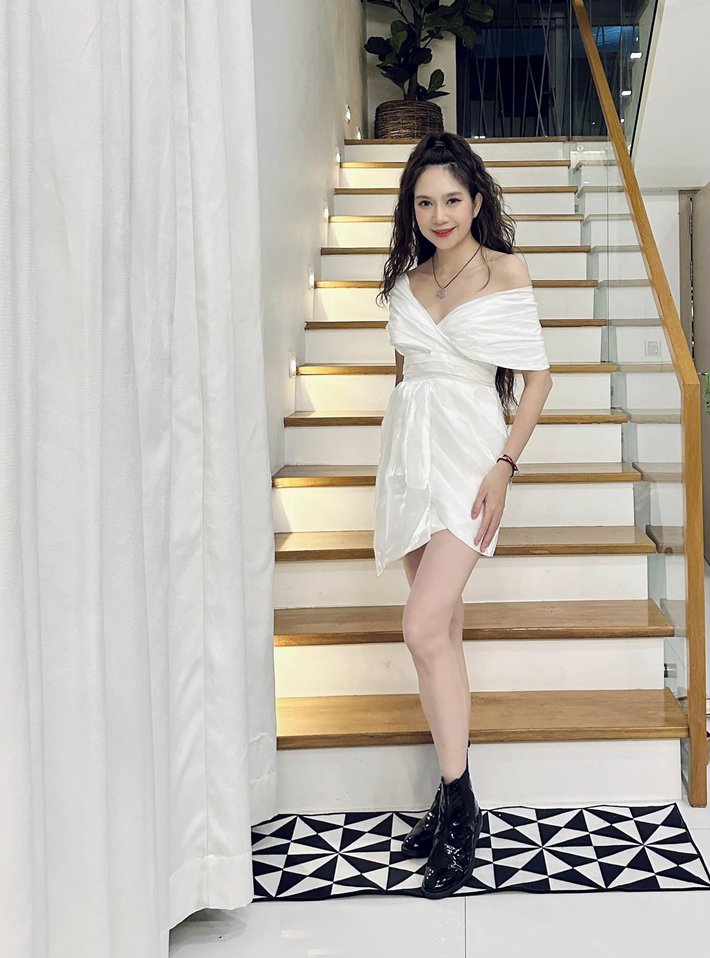 Vợ Lý Hải qua 4 lần sinh nở vẫn đẹp, có gu thời trang sành điệu vạn người mê-8