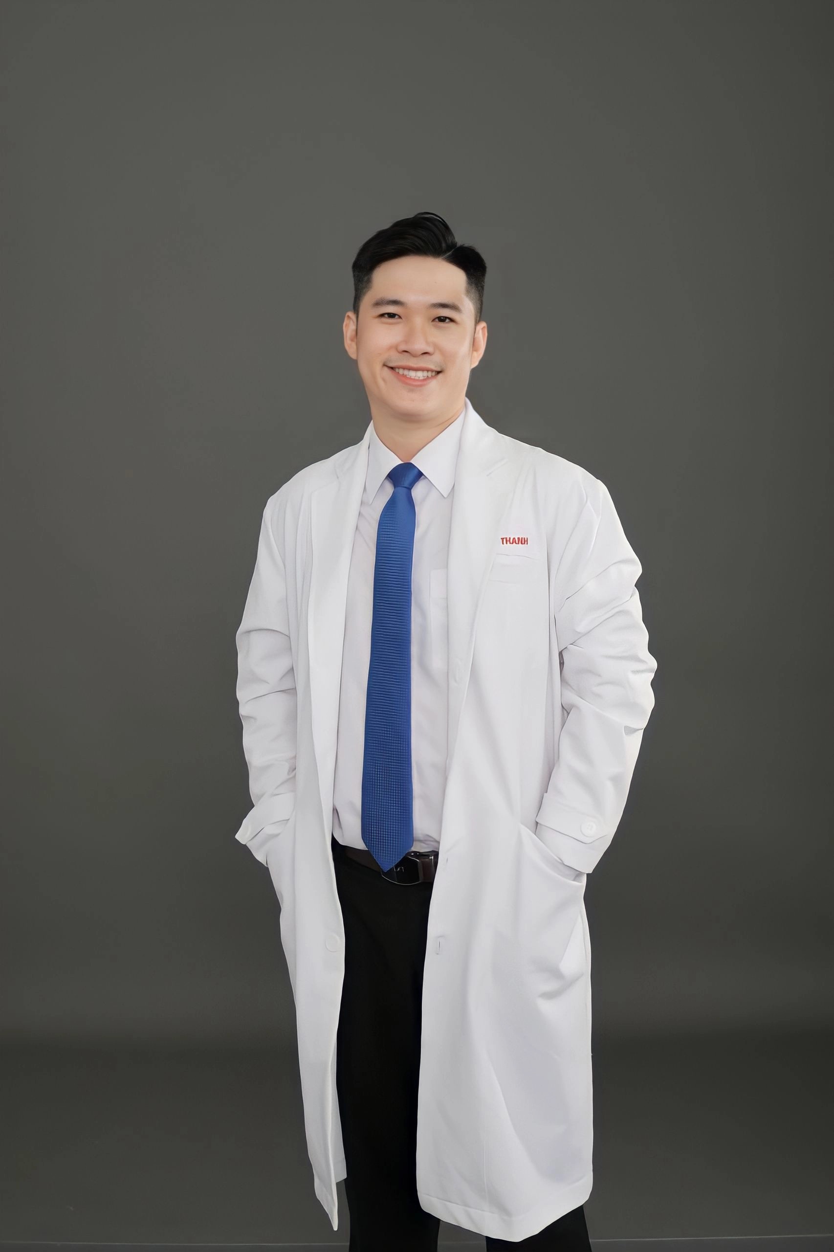 Vụ nữ sinh bị cắt tóc, nhà văn Hoàng Anh Tú chia sẻ: Nếu không đủ lòng yêu thương một đứa trẻ, xin đừng làm giáo viên-1