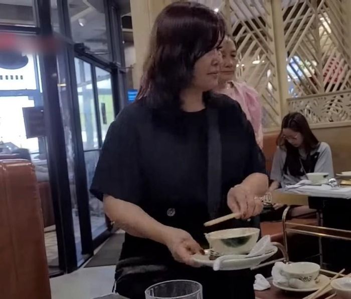 Khoa Pug và Vương Phạm bất ngờ nối lại tình xưa gây chú ý-7