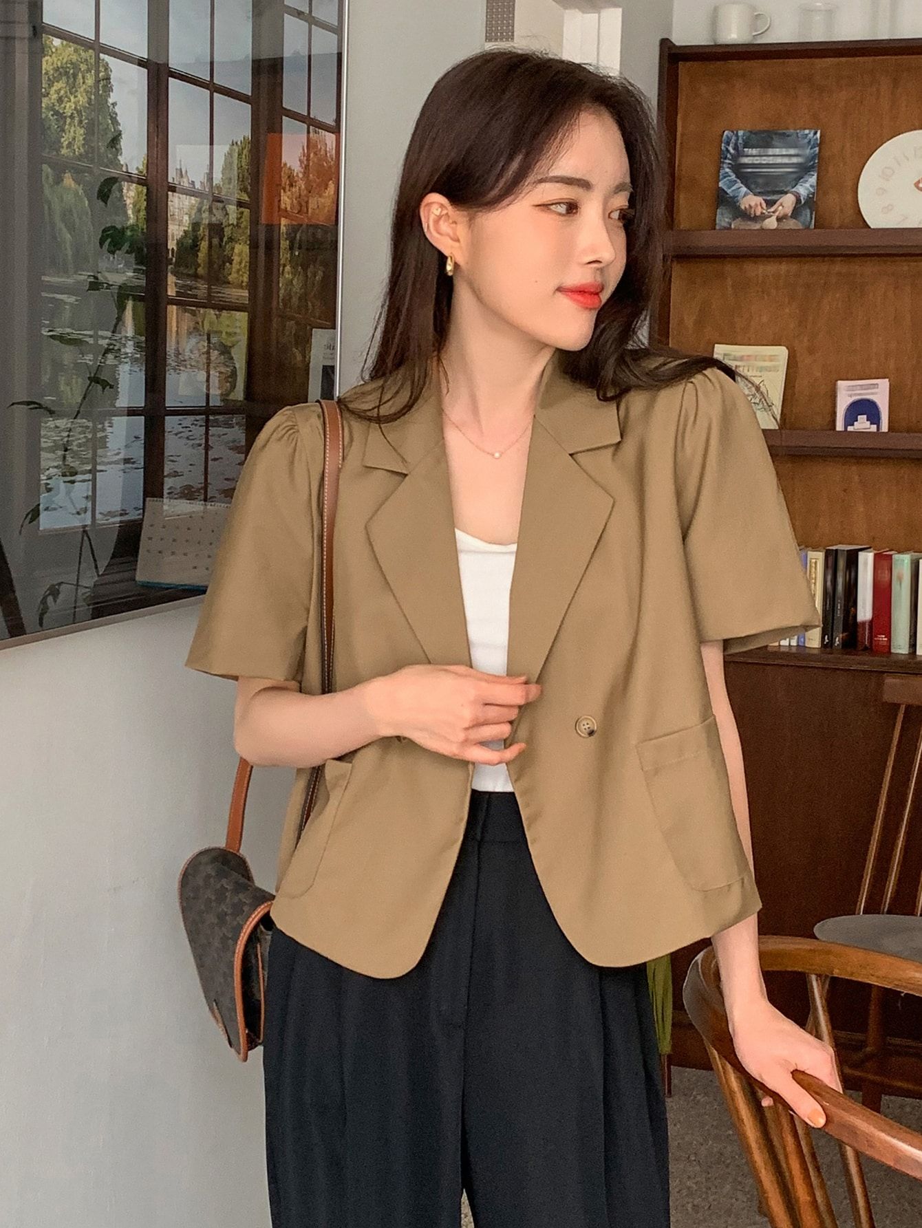 Kiểu áo công sở đáng sắm nhất cho mùa hè năm nay-4