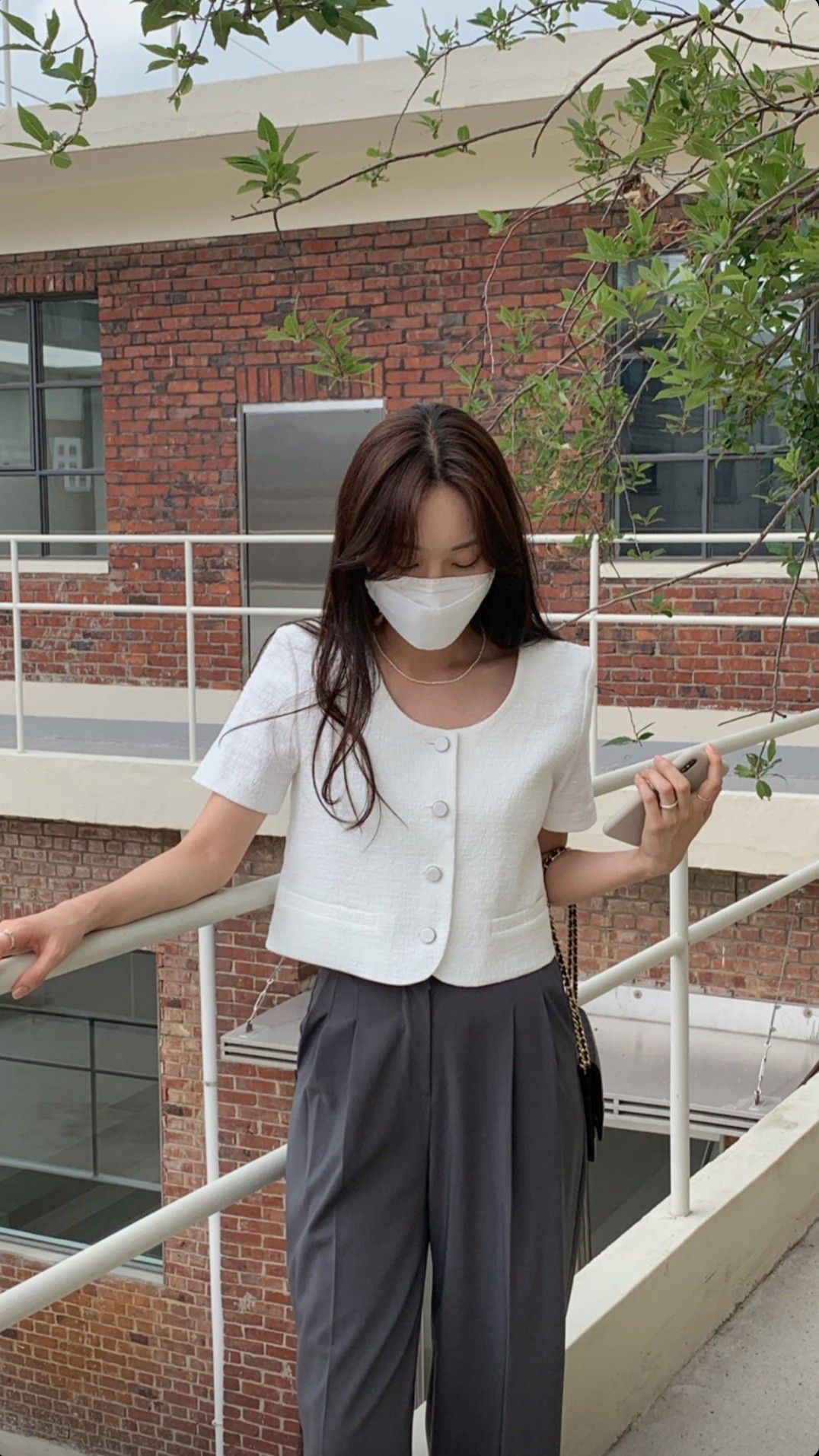 Kiểu áo công sở đáng sắm nhất cho mùa hè năm nay-5