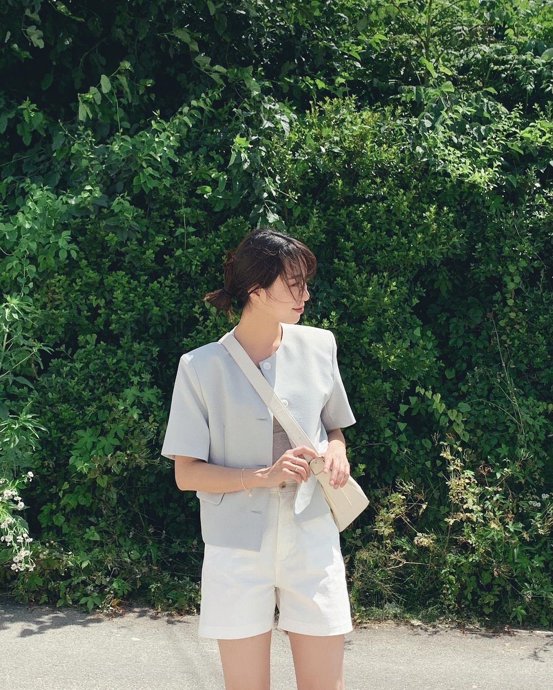 Kiểu áo công sở đáng sắm nhất cho mùa hè năm nay-6