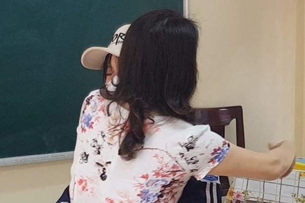Vụ giáo viên cắt tóc nữ sinh: Cô trò ôm nhau cùng xin lỗi trước lớp-1