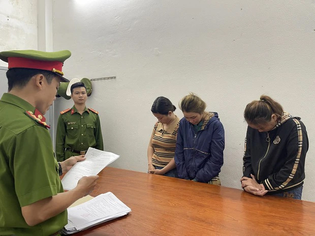 Bắt 3 phụ nữ đóng giả bác sĩ đi khắp các chợ lừa bán thuốc kim sương làm đẹp-1