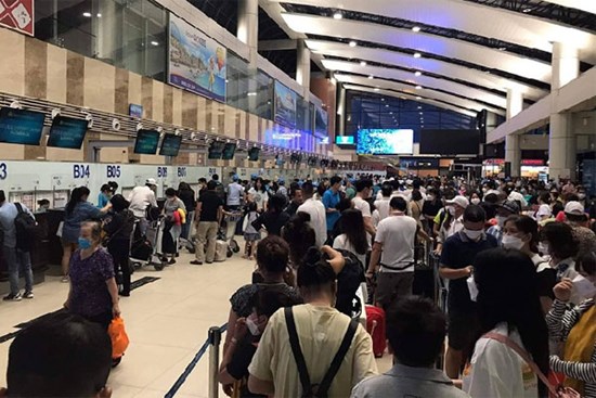 Giá vé máy bay dịp lễ 30/4 – 1/5 tăng đột biến, nhiều chặng “cháy vé”