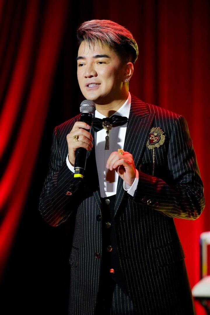 Ai đúc ngai vàng cho Đàm Vĩnh Hưng làm vua?-1