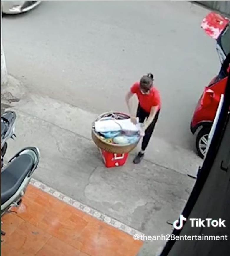 Làm vì đam mê, người bán hàng rong cưỡi siêu xe hành nghề-12