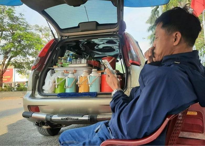 Làm vì đam mê, người bán hàng rong cưỡi siêu xe hành nghề-6