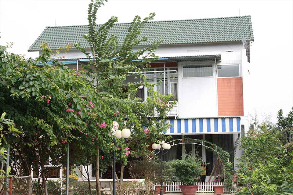 Tuổi 72 của NSND Thanh Hoa bình yên bên ngôi nhà rực rỡ sắc hoa-4