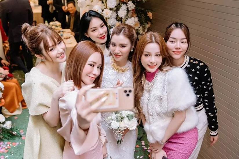 Huyền Baby sống như công chúa trong lâu đài 80 tỷ, đi ăn cưới xách túi bằng cả căn hộ-11