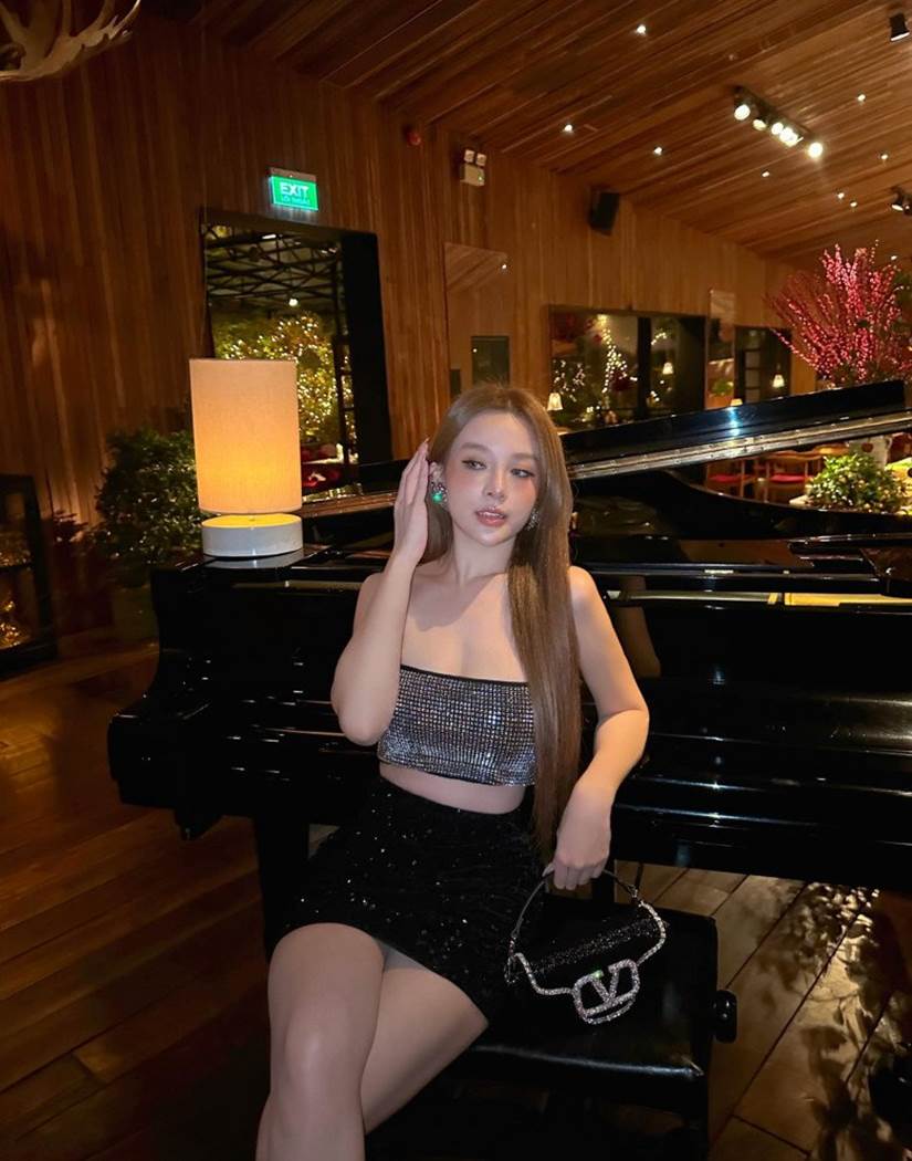 Huyền Baby sống như công chúa trong lâu đài 80 tỷ, đi ăn cưới xách túi bằng cả căn hộ-12