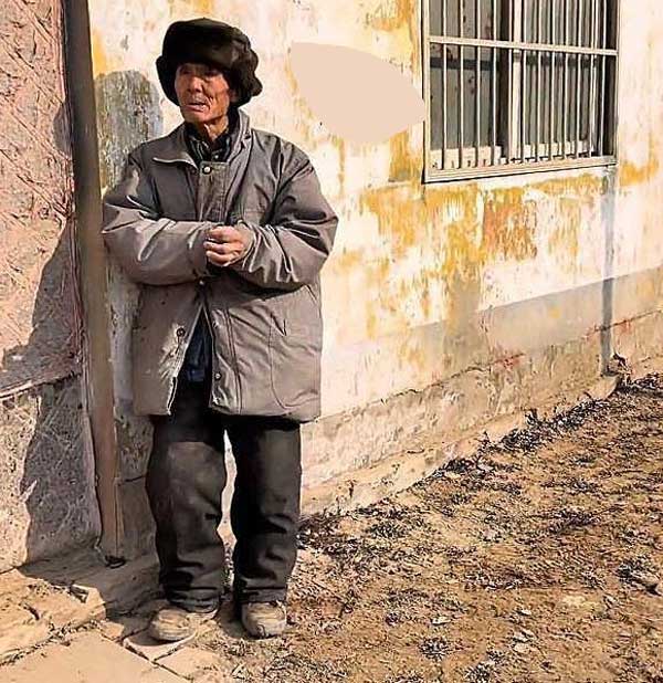 4 con gái lấy chồng xa, người cha ngày nào cũng làm một việc xúc động-1