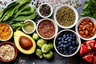 Chuyên gia về tuổi thọ 'trẻ hơn 20 tuổi' nhờ sử dụng 1 loại rau, 2 loại quả và 1 loại trà mỗi ngày