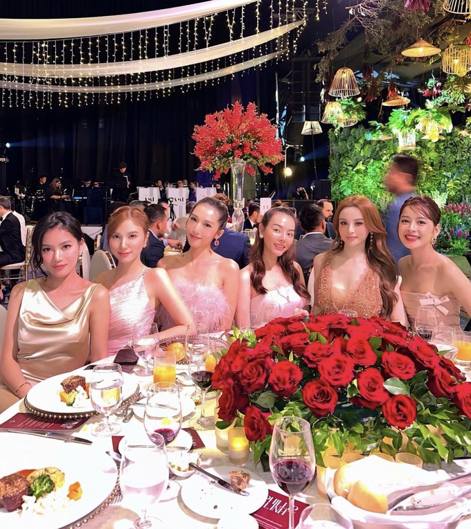 Lễ cưới xa hoa của em chồng Hà Tăng: Chi 2 tỷ đồng tặng quà cho khách đi dự-2