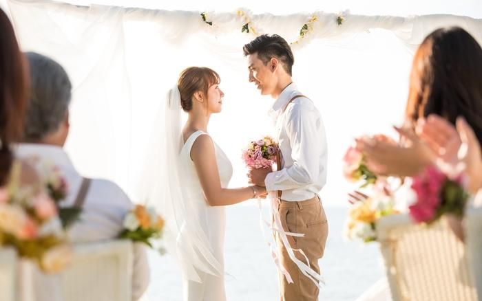 Đi đám cưới bạn thân, tôi tái mặt khi nhìn thấy chú rể-1