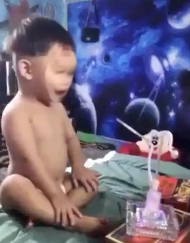 Xác minh clip bé 3 tuổi được cho là bị ép hút ma túy đá gây xôn xao mạng xã hội-2
