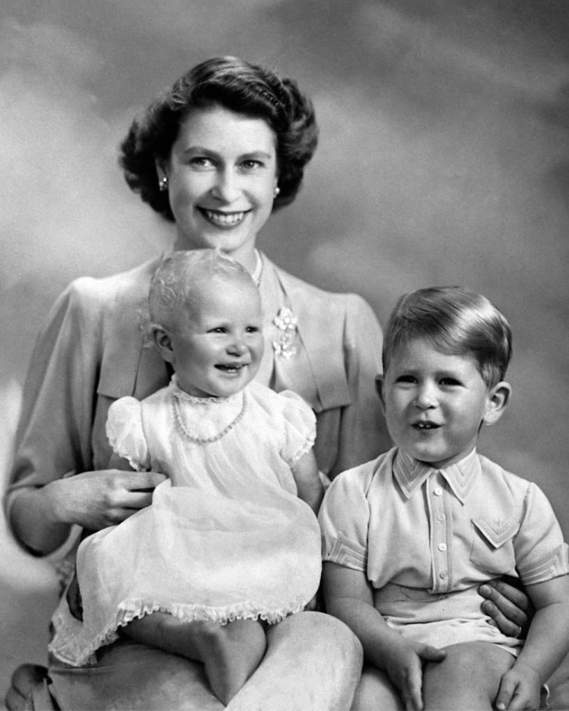 Ít ai biết Vương phi Kate từng phá bỏ quy tắc Vương thất nhưng lại được tuyên dương vì điều này-2