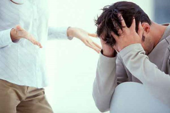 Mẹ giữ thẻ lương, chồng ngửa tay xin tiền vợ và sự khốn khổ của đàn ông trưởng thành muộn